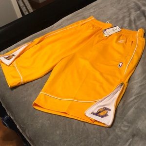 LA Lakers basketball shorts size XL NWT